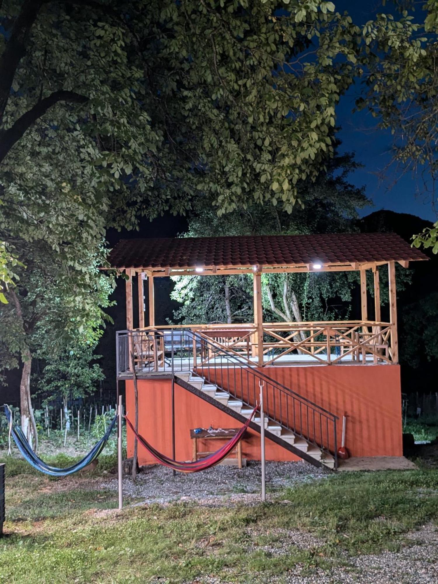 Kipiani Guest House Ყიფიანის Სახლი Khvanchkara Екстериор снимка